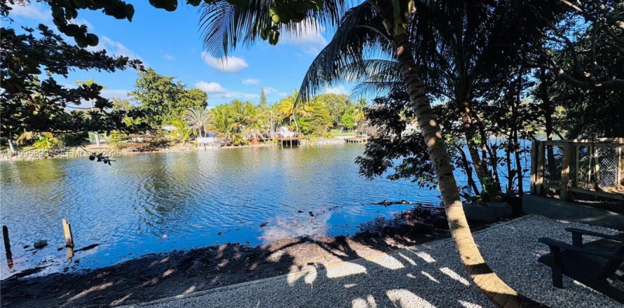 Дом в Вест-Парк, Флорида 4 спальни, 218.51м2 № 2066117