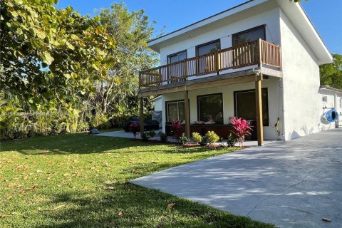 Снять в аренду виллу или дом в Вест-Парк, Флорида 4 спальни, 218.51м2, № 2066117 - фото 2