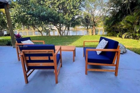 Снять в аренду виллу или дом в Вест-Парк, Флорида 4 спальни, 218.51м2, № 2066117 - фото 3