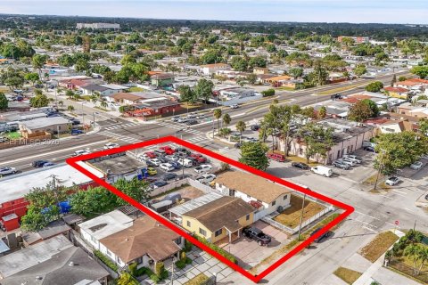 Immobilier commercial à vendre à Hialeah, Floride № 2077626 - photo 5