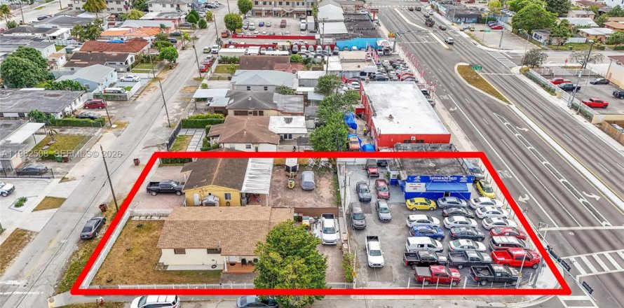Immobilier commercial à Hialeah, Floride № 2077626