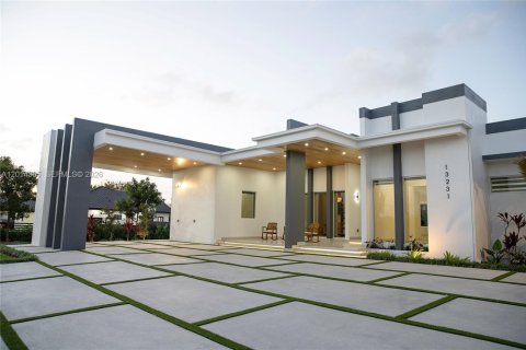 Купить виллу или дом в Майами, Флорида 5 спален, 334.45м2, № 2076102 - фото 12