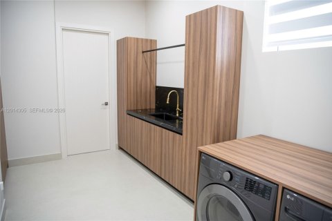Купить виллу или дом в Майами, Флорида 5 спален, 334.45м2, № 2076102 - фото 25