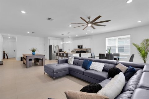 Casa en venta en Davenport, Florida, 5 dormitorios, 322.09 m2 № 2156980 - foto 19