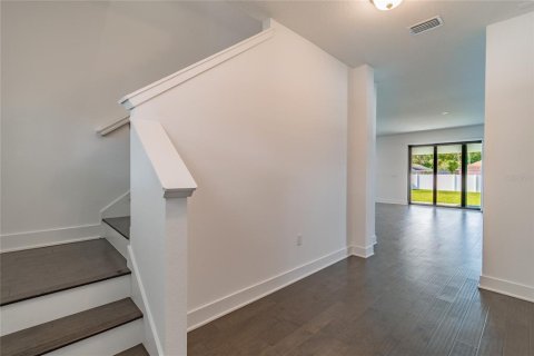 House in Tampa, Florida 4 bedrooms, 203.83 sq.m. № 1326353 - photo 8