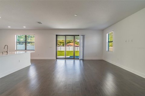 House in Tampa, Florida 4 bedrooms, 203.83 sq.m. № 1326353 - photo 9