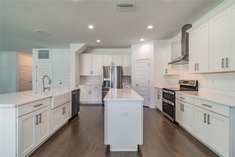 House in Tampa, Florida 4 bedrooms, 203.83 sq.m. № 1326353 - photo 12