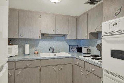 Condo in Clearwater, Florida, 1 bedroom № 2203061 - photo 11