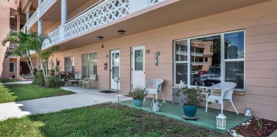 Condo in Clearwater, Florida, 1 bedroom № 2203061