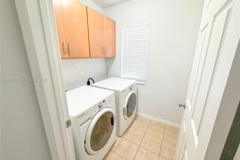 Townhouse in Kissimmee, Florida 3 bedrooms № 2060604 - photo 18