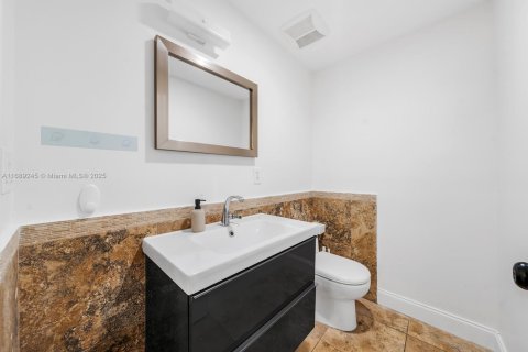Condo in Miami Beach, Florida, 2 bedrooms  № 1725987 - photo 20