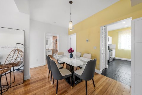 Condo in Miami Beach, Florida, 2 bedrooms  № 1725987 - photo 13
