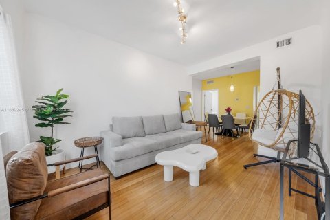 Condo in Miami Beach, Florida, 2 bedrooms  № 1725987 - photo 3