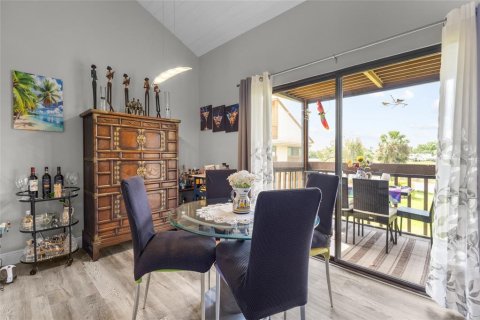 Copropriété à vendre à Sarasota, Floride: 2 chambres, 113.43 m2 № 2129601 - photo 9