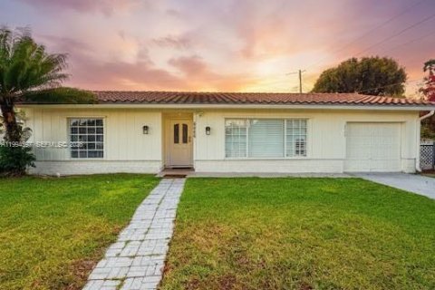 Casa en venta en Margate, Florida, 4 dormitorios, 178.47 m2 № 2056320 - foto 2