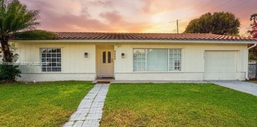 Casa en Margate, Florida 4 dormitorios, 178.47 m2 № 2056320