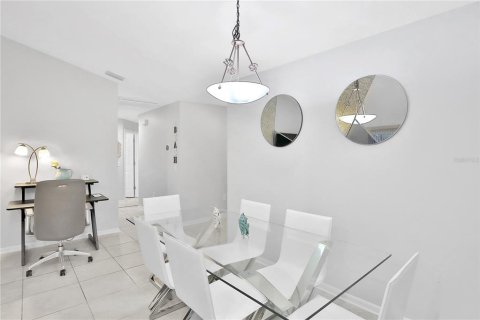 Villa ou maison à louer à Bradenton, Floride: 3 chambres, 118.36 m2 № 2298759 - photo 4