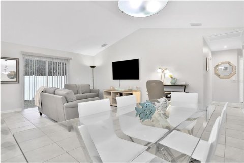 Villa ou maison à louer à Bradenton, Floride: 3 chambres, 118.36 m2 № 2298759 - photo 5