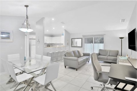 Villa ou maison à louer à Bradenton, Floride: 3 chambres, 118.36 m2 № 2298759 - photo 3