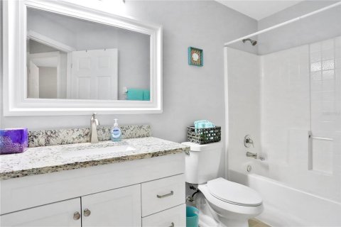 Villa ou maison à louer à Bradenton, Floride: 3 chambres, 118.36 m2 № 2298759 - photo 21