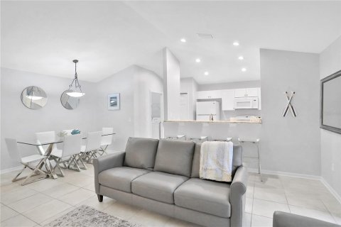 Villa ou maison à louer à Bradenton, Floride: 3 chambres, 118.36 m2 № 2298759 - photo 8