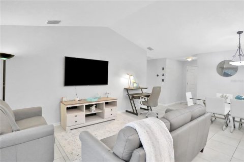 Villa ou maison à louer à Bradenton, Floride: 3 chambres, 118.36 m2 № 2298759 - photo 7