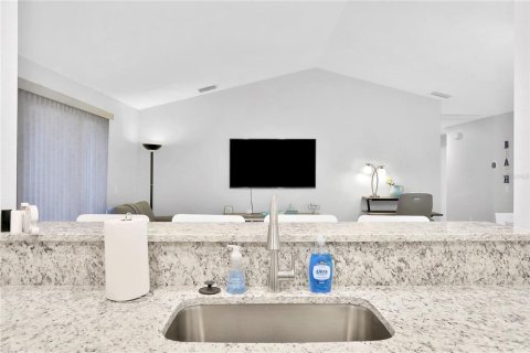 Villa ou maison à louer à Bradenton, Floride: 3 chambres, 118.36 m2 № 2298759 - photo 13