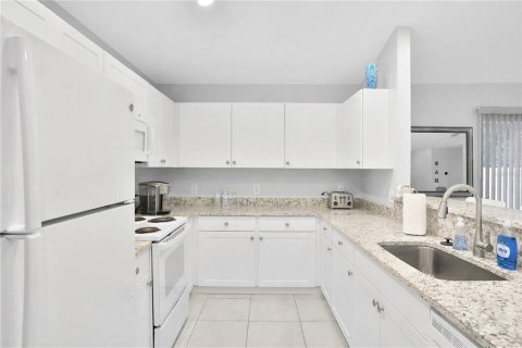 Villa ou maison à louer à Bradenton, Floride: 3 chambres, 118.36 m2 № 2298759 - photo 12