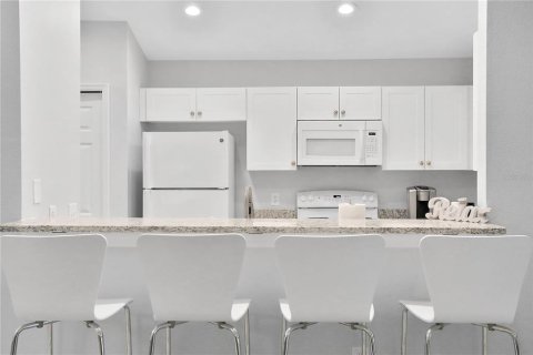Villa ou maison à louer à Bradenton, Floride: 3 chambres, 118.36 m2 № 2298759 - photo 9