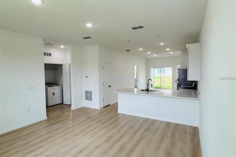 Appartement à louer à Poinciana, Floride: 3 chambres, 263.1 m2 № 2356100 - photo 3