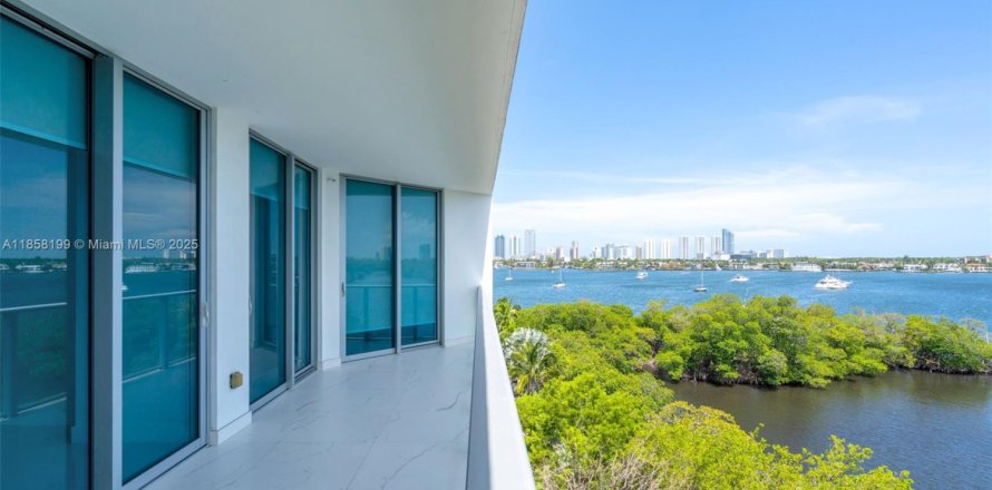 Condo à North Miami Beach, Floride, 3 chambres № 1887327