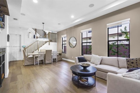 Townhouse in Doral, Florida 5 bedrooms, 250.46 sq.m. № 1953006 - photo 4