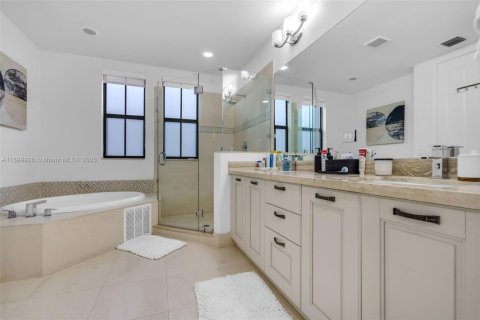 Townhouse in Doral, Florida 5 bedrooms, 250.46 sq.m. № 1953006 - photo 26