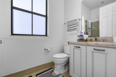 Townhouse in Doral, Florida 5 bedrooms, 250.46 sq.m. № 1953006 - photo 30