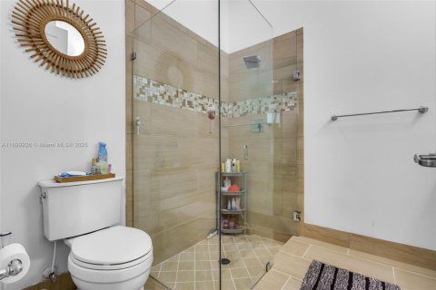 Townhouse in Doral, Florida 5 bedrooms, 250.46 sq.m. № 1953006 - photo 13