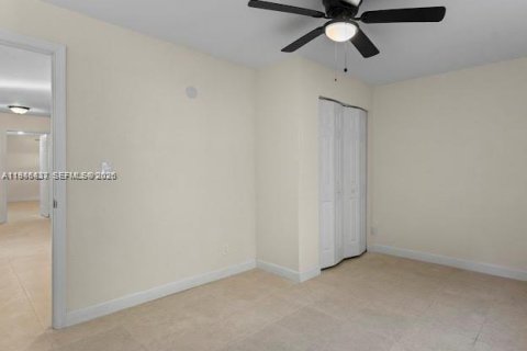 Immobilier commercial à vendre à Fort Lauderdale, Floride: 451.04 m2 № 2007244 - photo 13