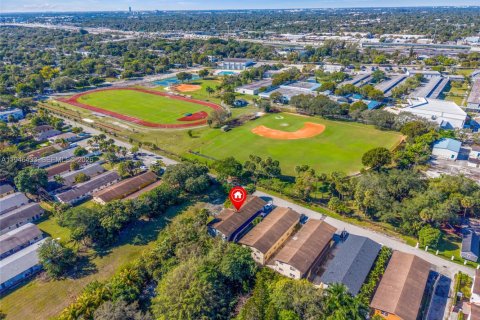 Immobilier commercial à vendre à Fort Lauderdale, Floride: 451.04 m2 № 2007244 - photo 23