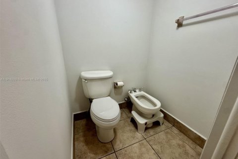 Copropriété à louer à Miami, Floride: 2 chambres, 108.7 m2 № 1971055 - photo 16