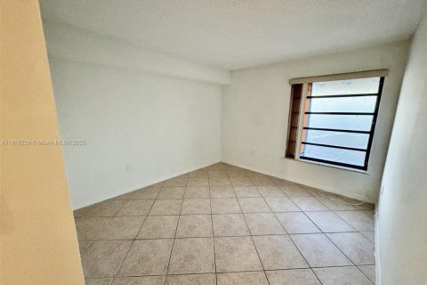 Copropriété à louer à Miami, Floride: 2 chambres, 108.7 m2 № 1971055 - photo 17