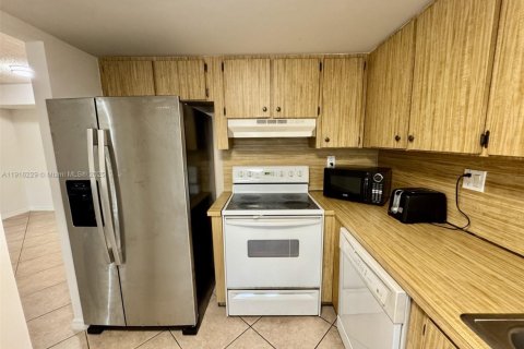 Copropriété à louer à Miami, Floride: 2 chambres, 108.7 m2 № 1971055 - photo 10