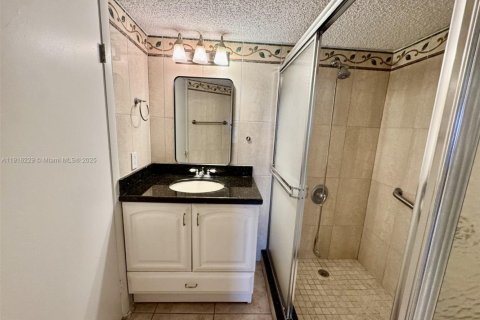 Copropriété à louer à Miami, Floride: 2 chambres, 108.7 m2 № 1971055 - photo 15