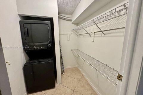 Copropriété à louer à Miami, Floride: 2 chambres, 108.7 m2 № 1971055 - photo 18