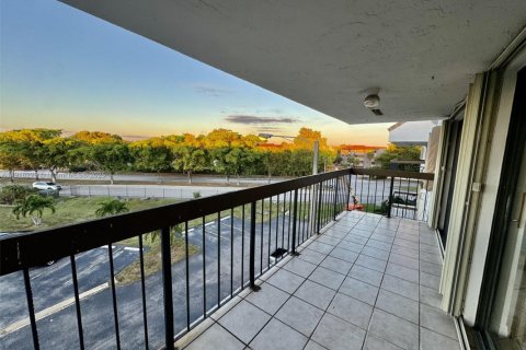 Copropriété à louer à Miami, Floride: 2 chambres, 108.7 m2 № 1971055 - photo 12