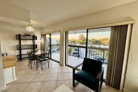 Copropriété à louer à Miami, Floride: 2 chambres, 108.7 m2 № 1971055 - photo 6