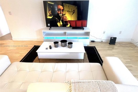 Снять в аренду кондоминиум в Авентура, Флорида 2 спальни, 110.65м2, № 1964635 - фото 6