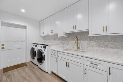 House in Key Largo, Florida 3 bedrooms № 2037743 - photo 14