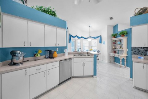 House in Tarpon Springs, Florida 3 bedrooms, 169.83 sq.m. № 1910716 - photo 21