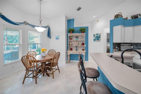 House in Tarpon Springs, Florida 3 bedrooms, 169.83 sq.m. № 1910716 - photo 24