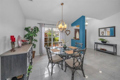 House in Tarpon Springs, Florida 3 bedrooms, 169.83 sq.m. № 1910716 - photo 12