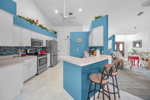 House in Tarpon Springs, Florida 3 bedrooms, 169.83 sq.m. № 1910716 - photo 20